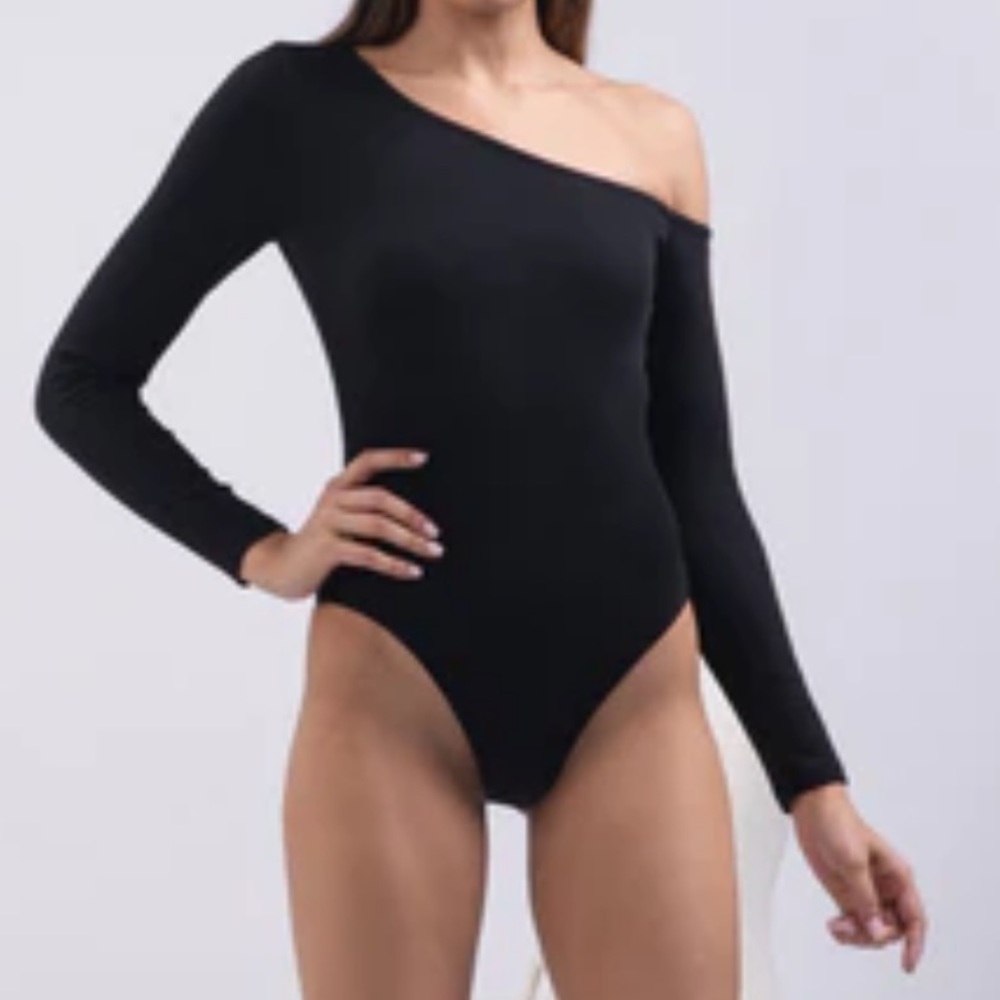 By Egreis Melanie Black One off Shoulder Bodysuit
